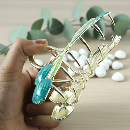 Elegant floral hair claw clip for casual and semi-formal styles