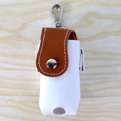 Golf tees holder pouch featuring bottom pull-out slot for dispensing tees