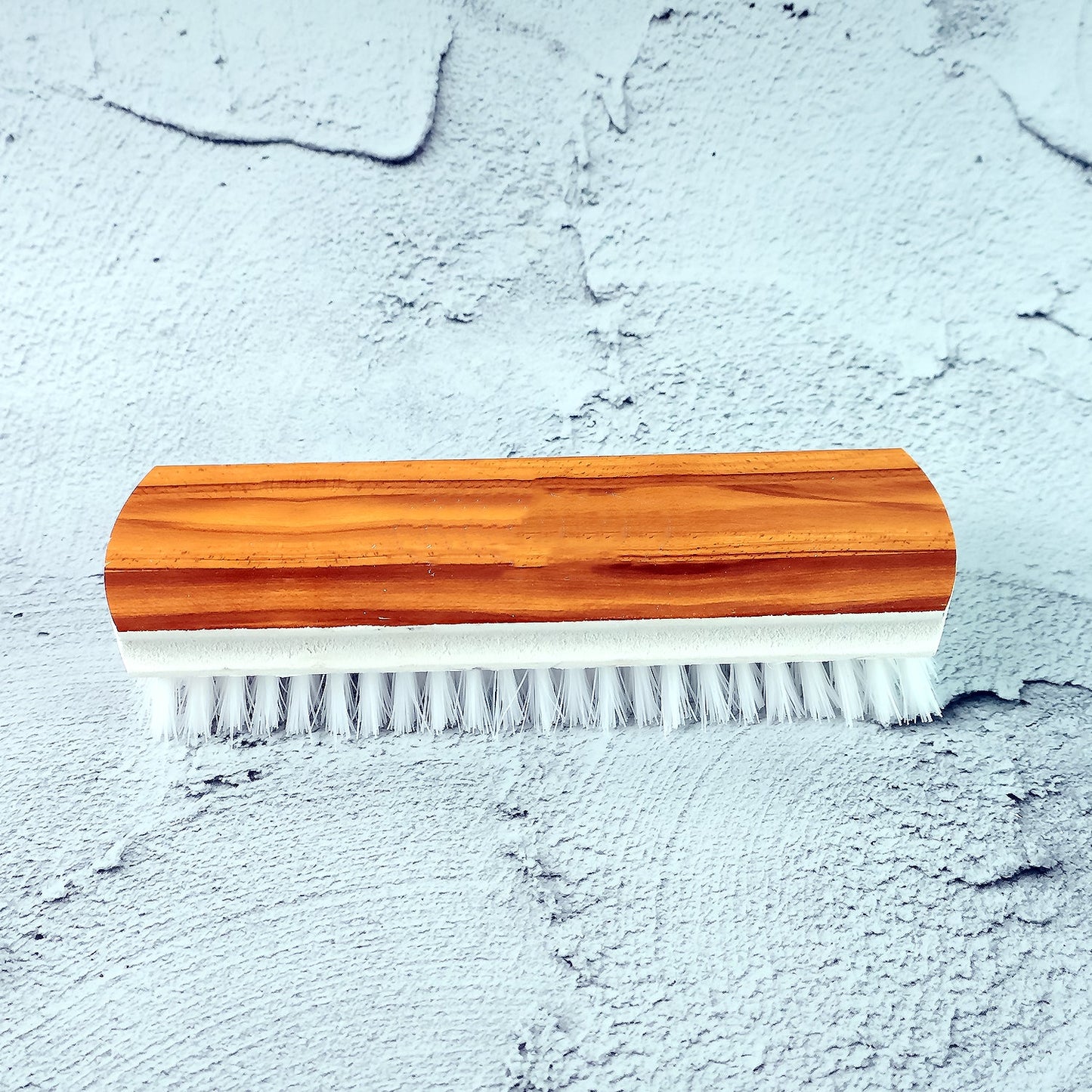 Veepee versatile washing brush set with sturdy bristles and wooden-finish handles