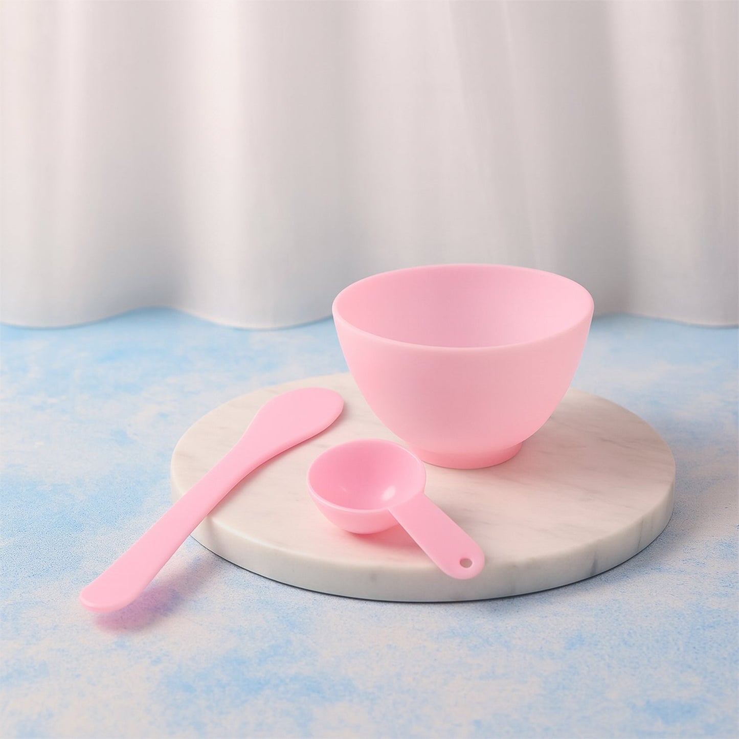 Facial mask mixing bowl accompanied by spatula and measuring spoon