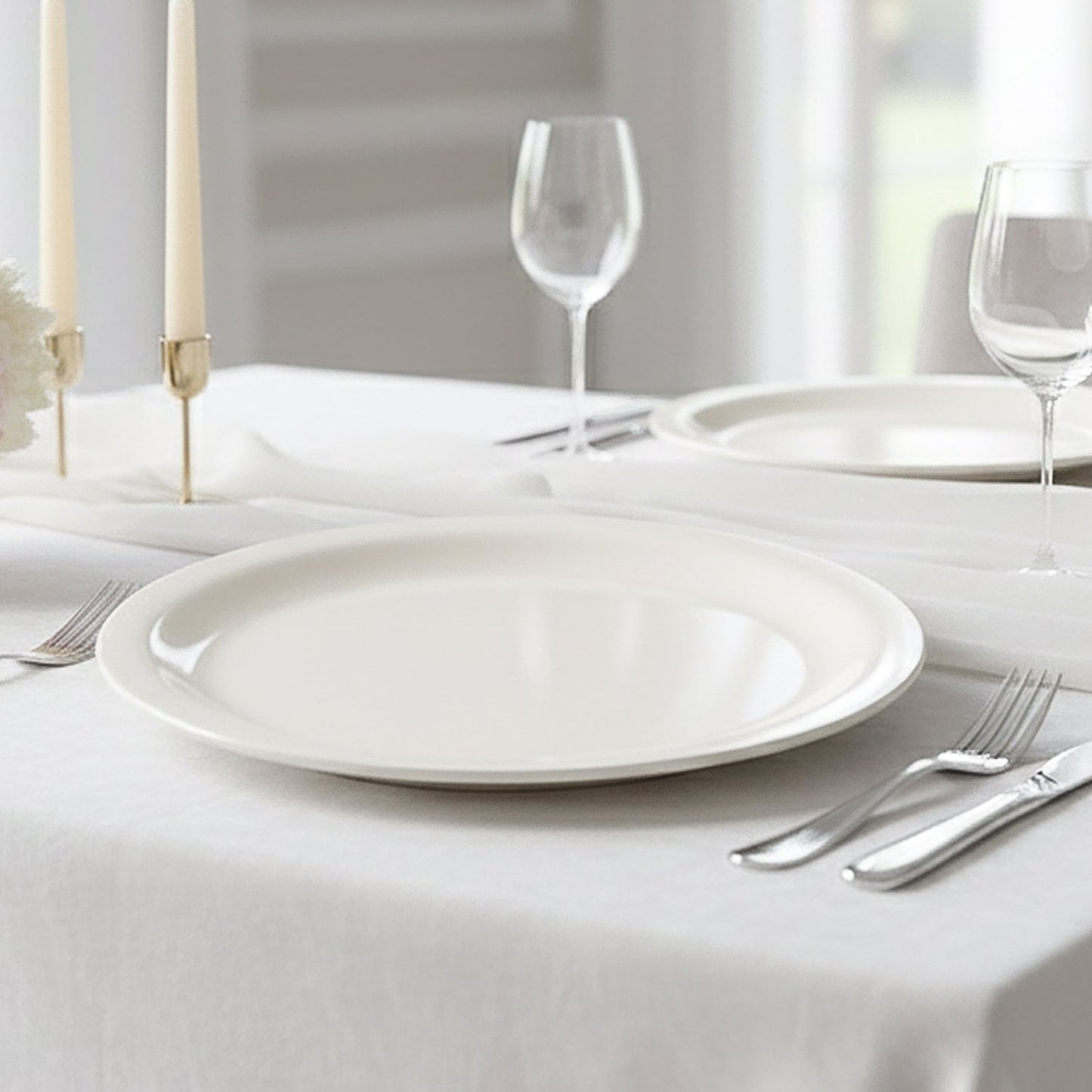 Durable 28cm round plate designed for everyday meal serving
