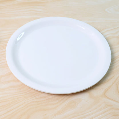 Round serving plate made of durable food-safe plastic material