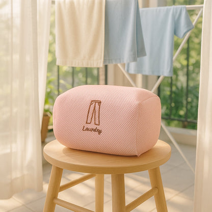 Durable mesh laundry wash bag with zipper guard for washing machine