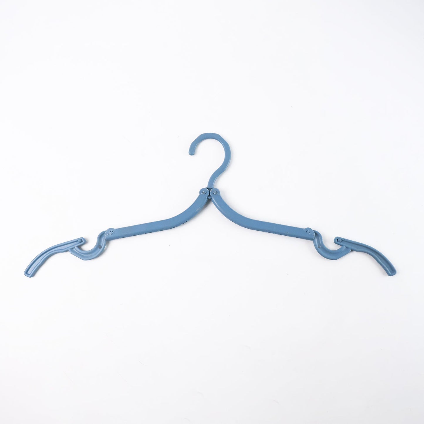 Lightweight foldable hangers designed for travel and outdoor use