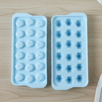 Multi-grid plastic ice cube tray for quick freezing of ice cubes