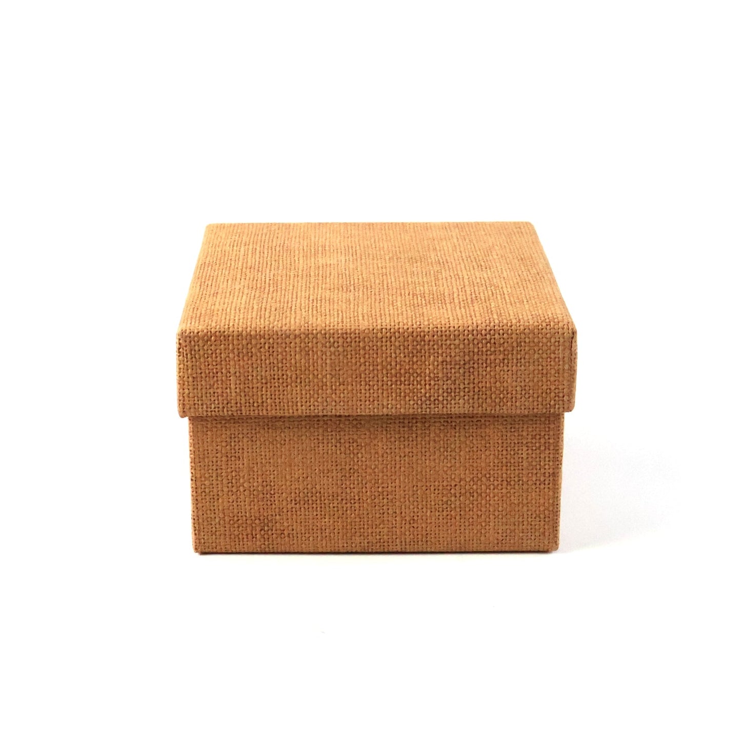 Gift box for jewellery with premium design and secure lid