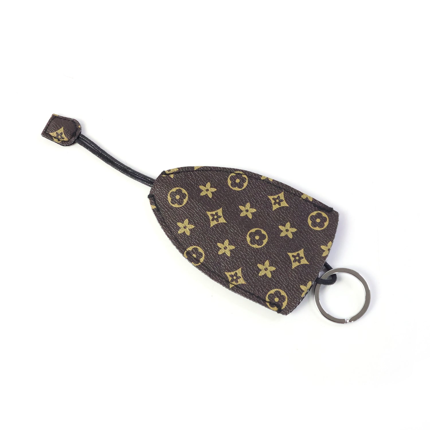 Robust keyholder with sturdy metal ring for secure key attachment