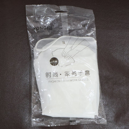 Set of kids cleaning gloves in soft latex, safe and hygienic for household chores.
