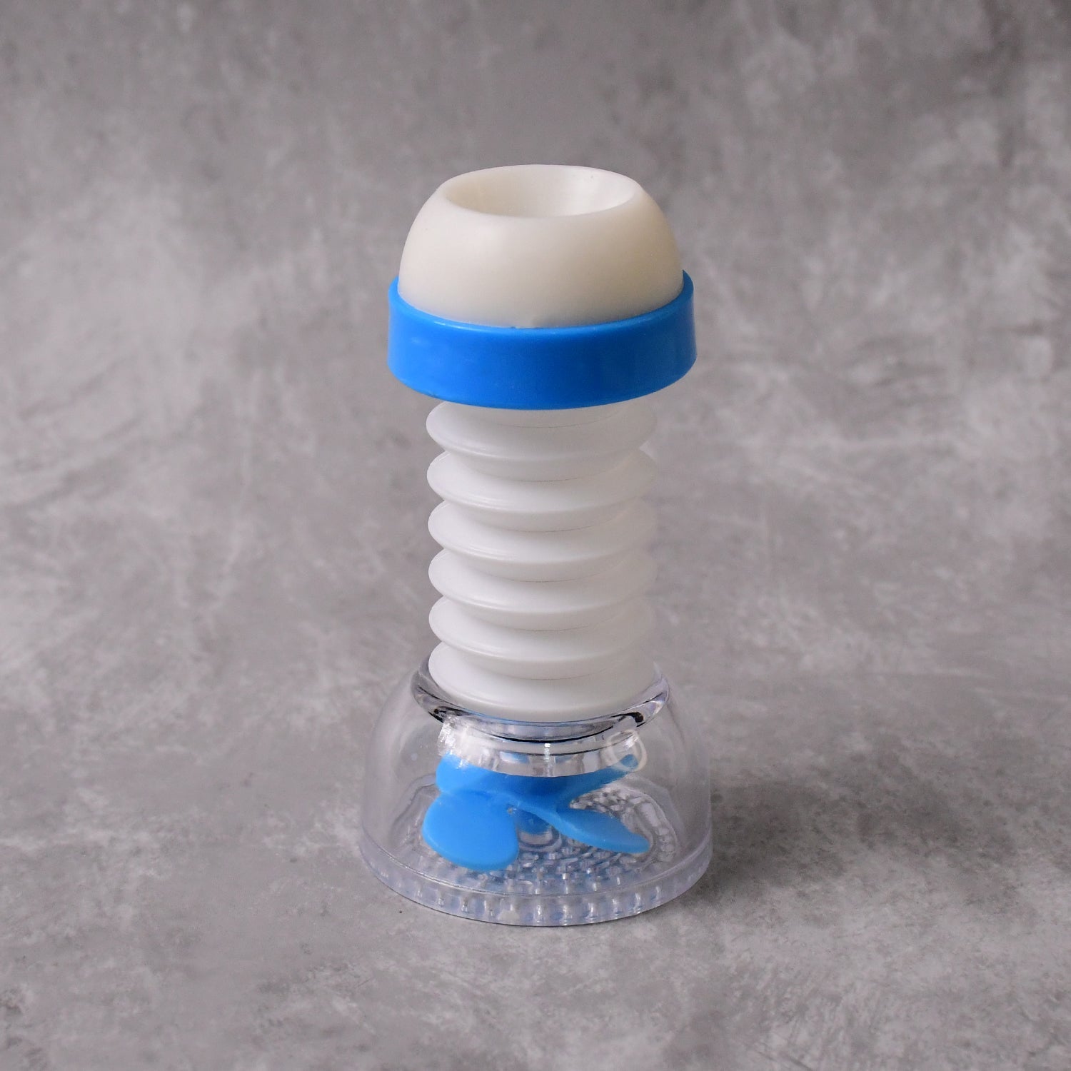 Kitchen sink tap water filter with impurity trap and splash guard