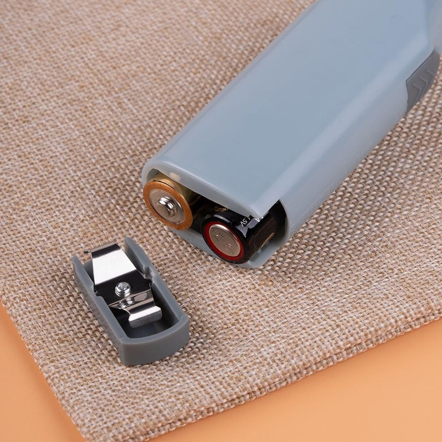 Compact handheld milk foam maker with ergonomic grip