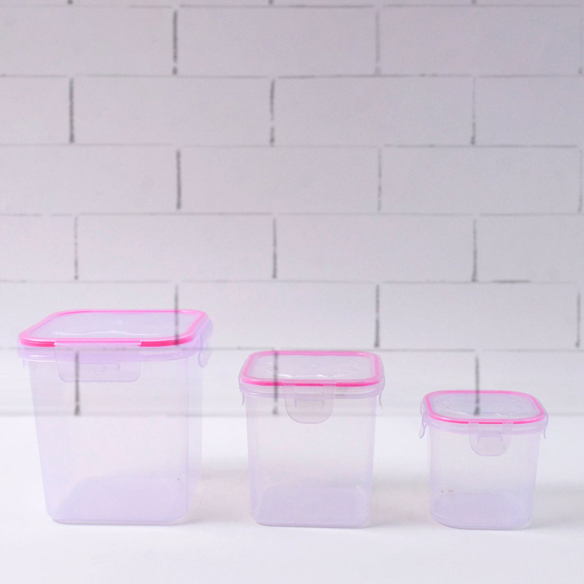 Lock seal containers maintaining freshness and flavor of stored food