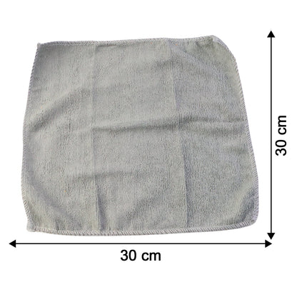 Microfiber cloth size reference next to a ruler showing 30x30 cm dimensions