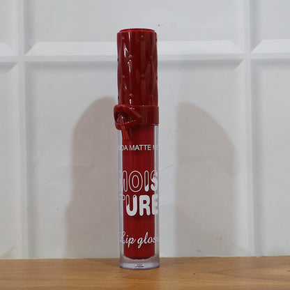 Vibrant matte liquid lip gloss enhancing lip contour and colour