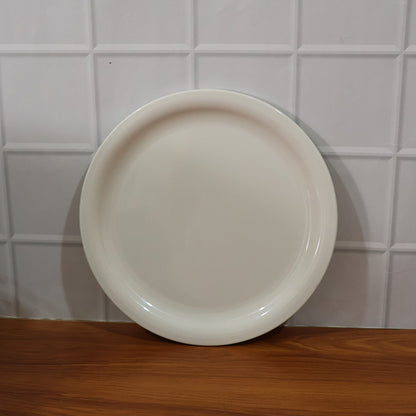Lightweight and sturdy round serving plate for diverse kitchen needs