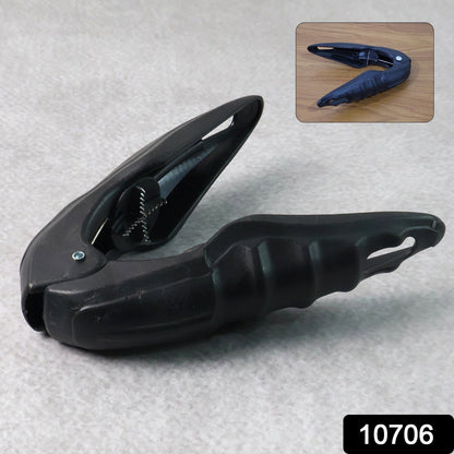 Nutcracker tool cracking seafood shells easily