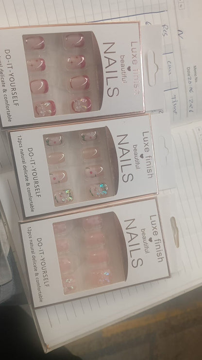 Press-On Nails Ð Reusable False Nail Set with Strong Glue for Equally Glam Looks