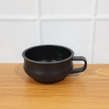 Large capacity deep handle bowl in actual use with food
